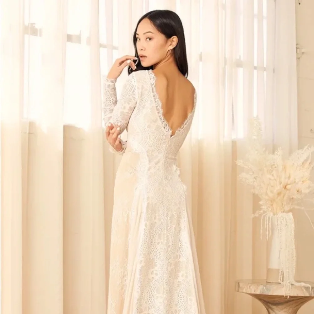 COPY - Lulu’s “Inca” Long sleeved lace wedding dress - Picture 3 of 6